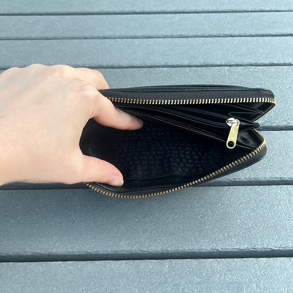 Kate Spade Zip-Around Wallet; Genuine Leather; Black Interior & Exterior - Picture 11 of 15